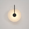 Wandgemonteerde LED-lamp in alabasterafwerking