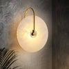 Wandgemonteerde LED-lamp in alabasterafwerking