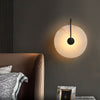 Wandgemonteerde LED-lamp in alabasterafwerking