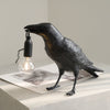 Raven-geïnspireerde hars tafellamp